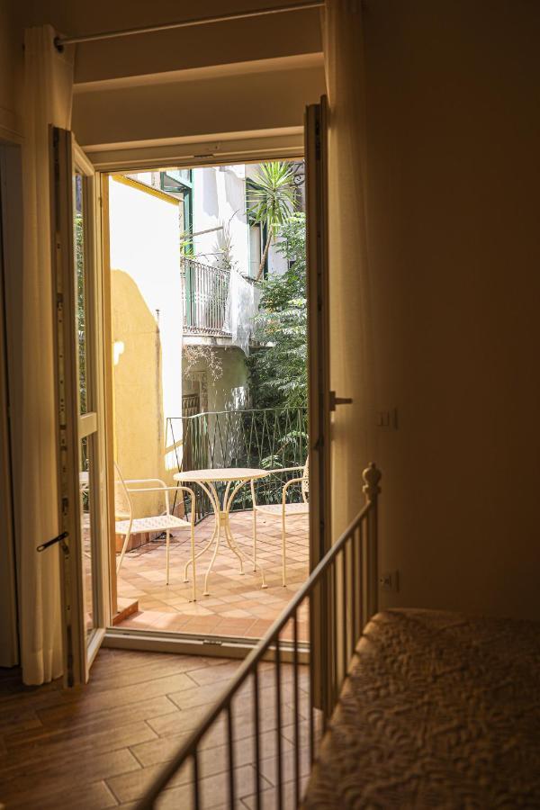 B&B La Fenice Suite Salerno Exterior photo